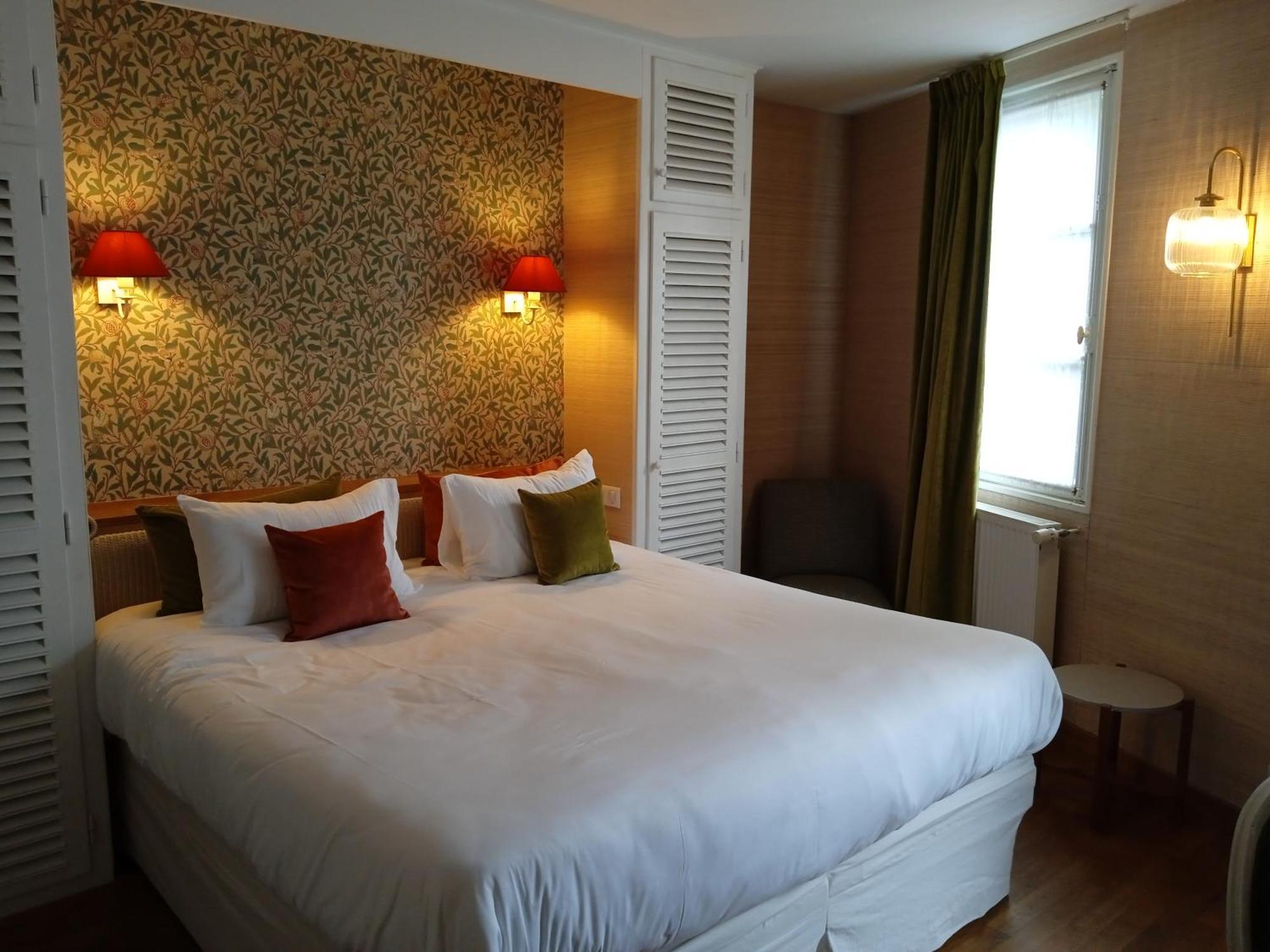 Logis Hotel Les Fuchsias Saint-Vaast-la-Hougue Exterior photo