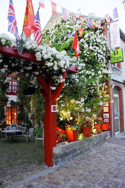 Logis Hotel Les Fuchsias Saint-Vaast-la-Hougue Exterior photo